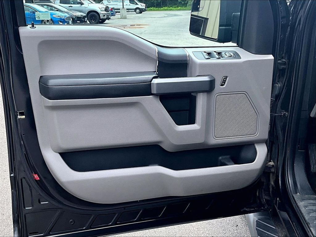Used 2015 Tuxedo Black Metallic Ford XLT image 9