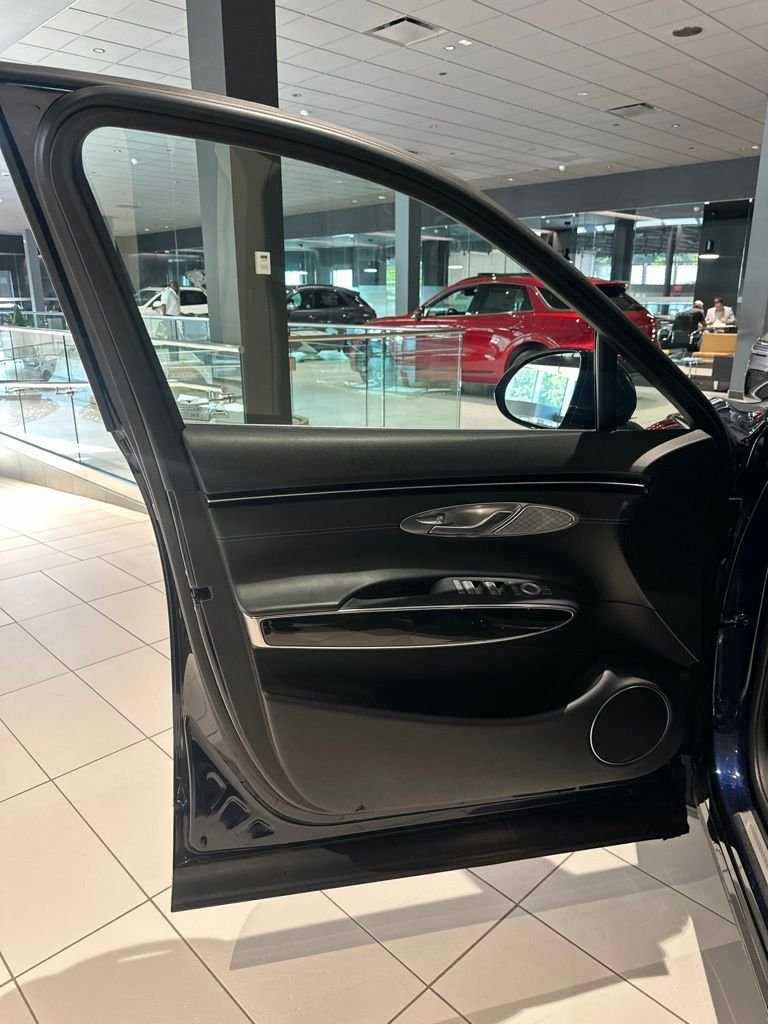 2024 GENESIS GV70 Standard - Photo 12