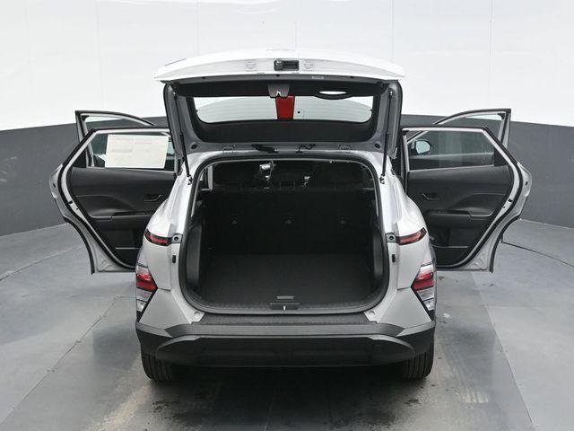 New 2027 Gray Hyundai SE AWD image 27