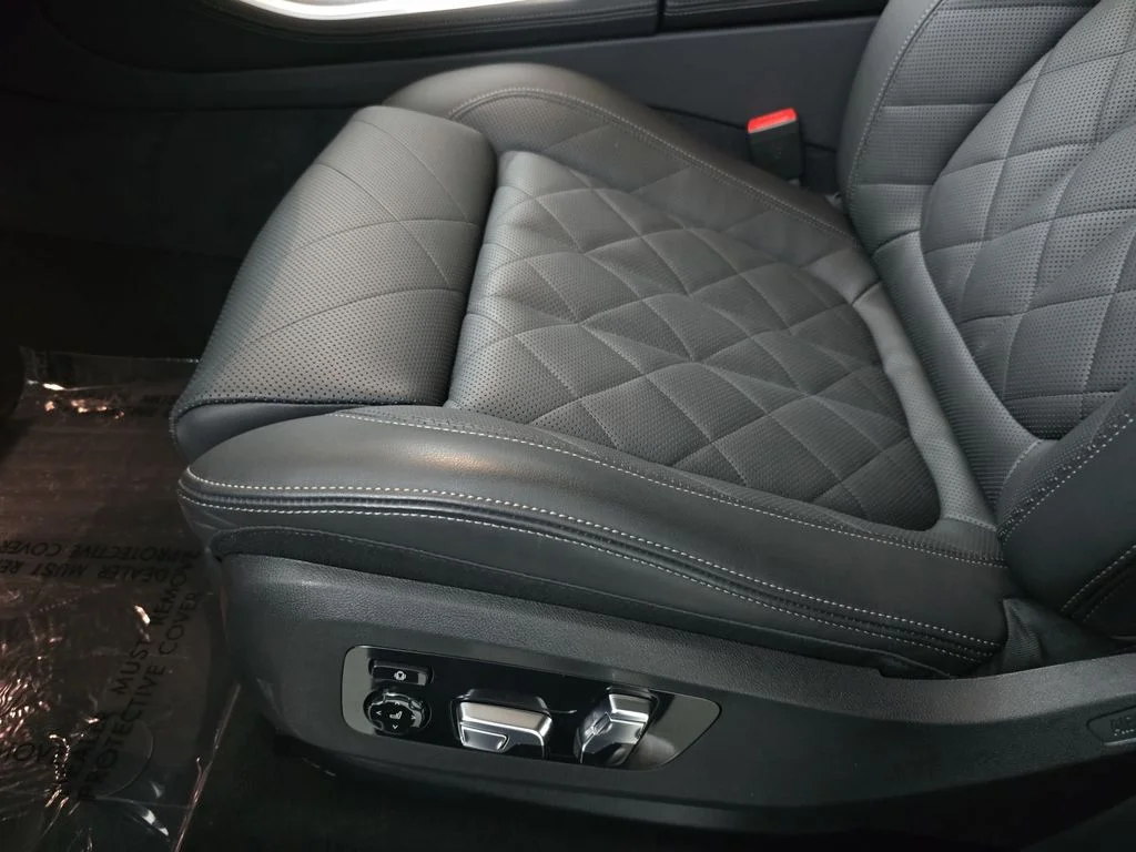 Used 2026 Skyscraper Grey Metallic BMW xDrive40i image 30