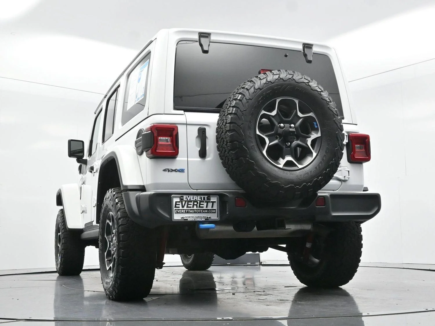 Used 2023 Bright White Clearcoat Jeep Rubicon image 51
