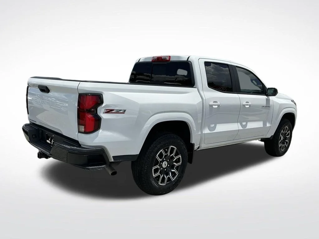 Used 2023 White Chevrolet Z71 image 14