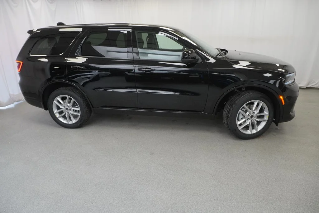 New 2026 Diamond Black Clear-Coat Exterior Paint Dodge GT image 9