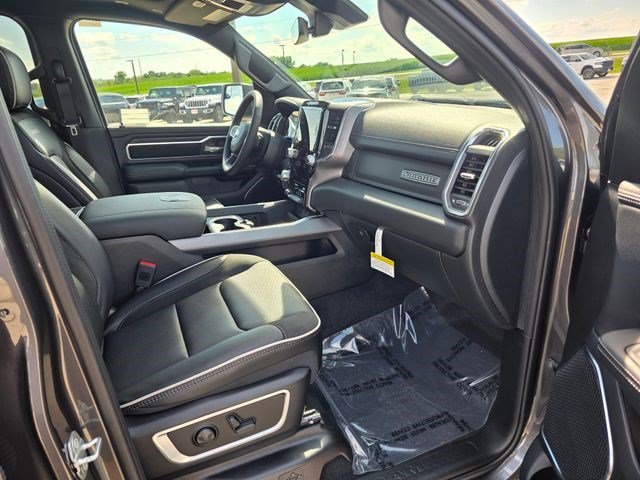 New 2026 Granite Crystal Metallic Clear-Coat Exterior Paint RAM Laramie image 15