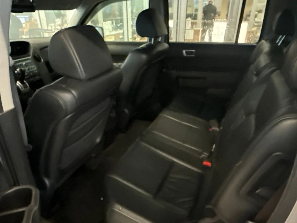 Used 2011  Honda EX-L image 7