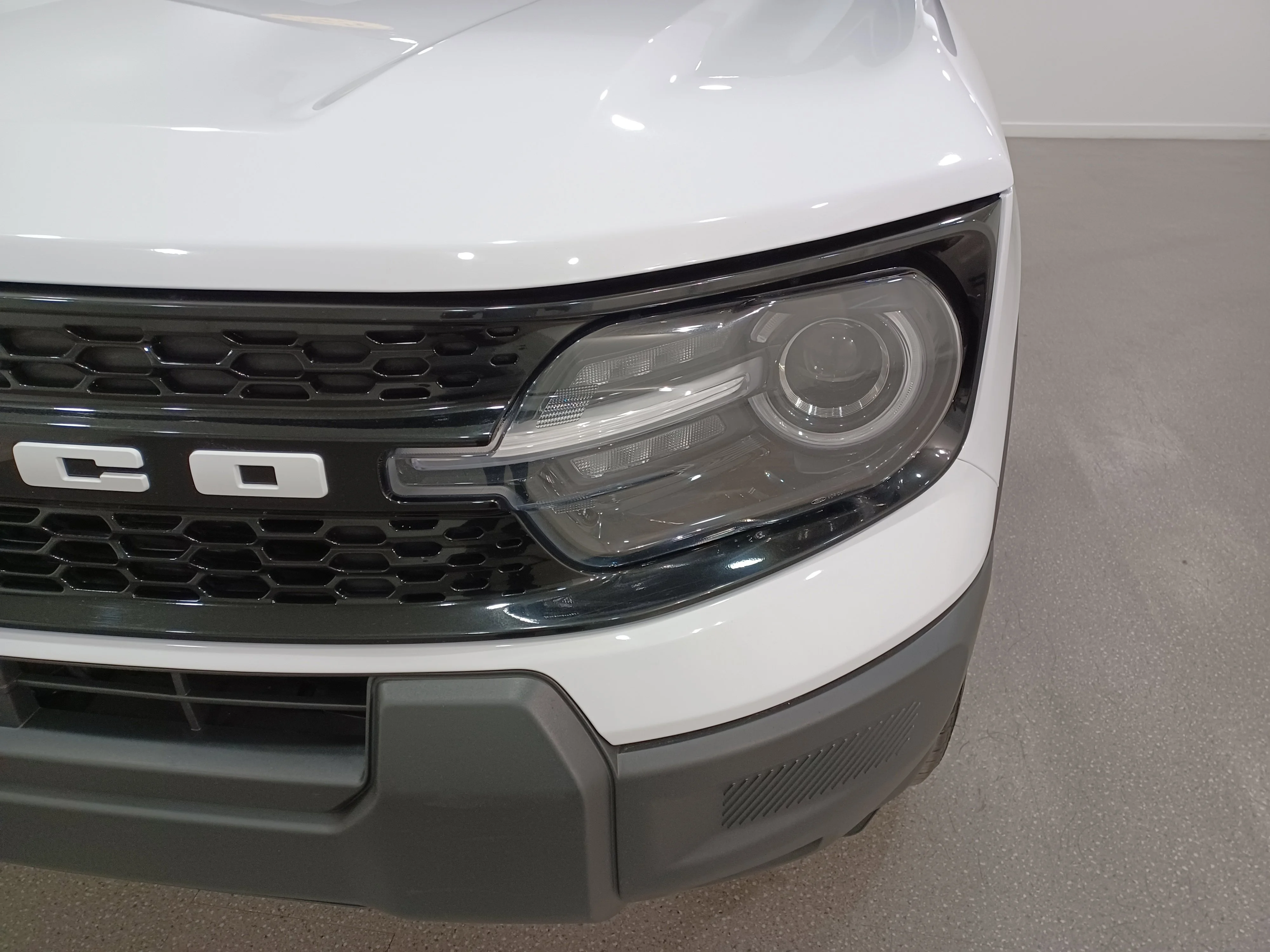 Certified Used 2025 Oxford White Ford Outer Banks 4x4*Adaptive Cruise | Remote Start | Htd Leather | Htd Wheel | Lane Keep Assist image 6