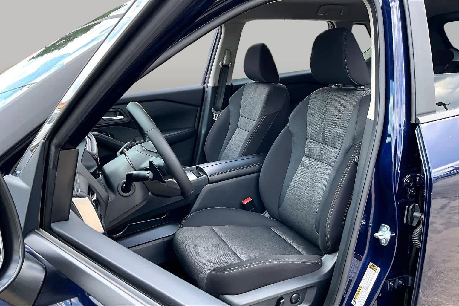 Used 2025 Deep Ocean Blue Pearl Nissan SV image 8