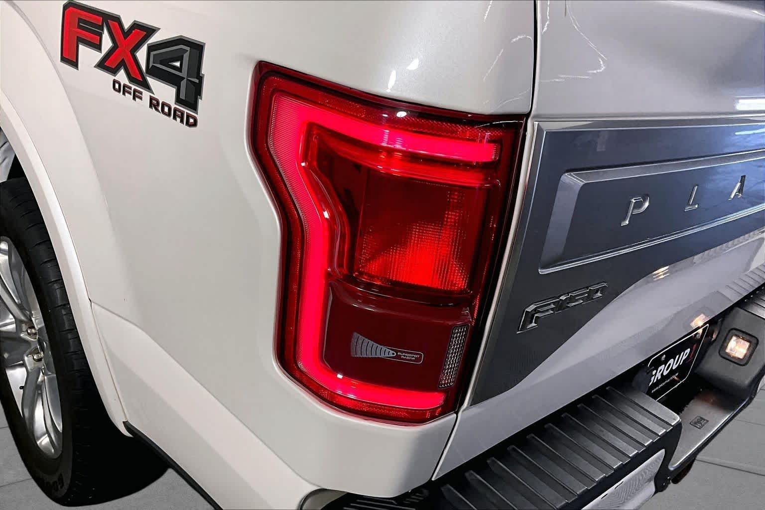 Used 2017 White Platinum Metallic Tri-Coat Ford Platinum image 27