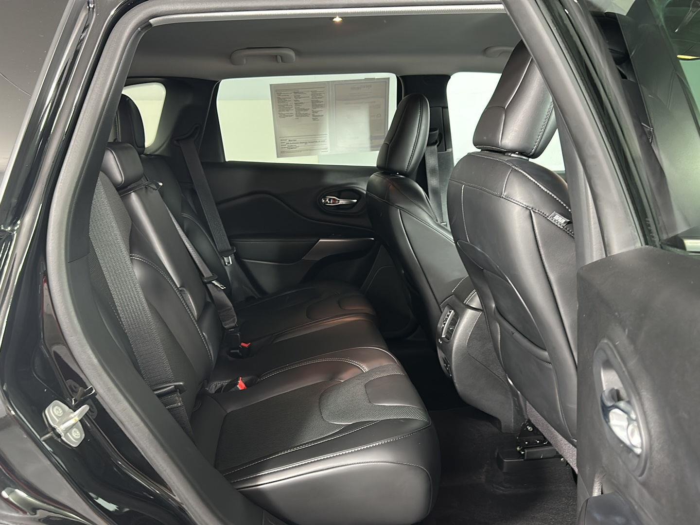 Used 2019 Diamond Black Crystal Pearlcoat Jeep Limited image 28
