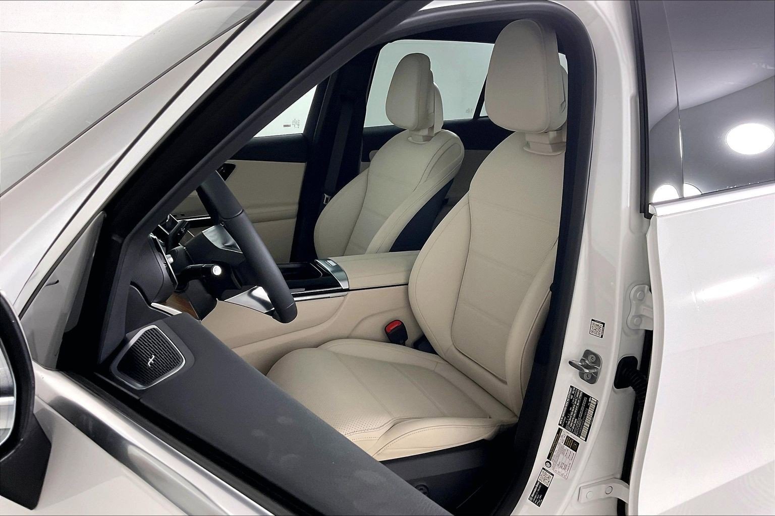 New 2026 Polar White Mercedes-Benz GLC 300 image 22