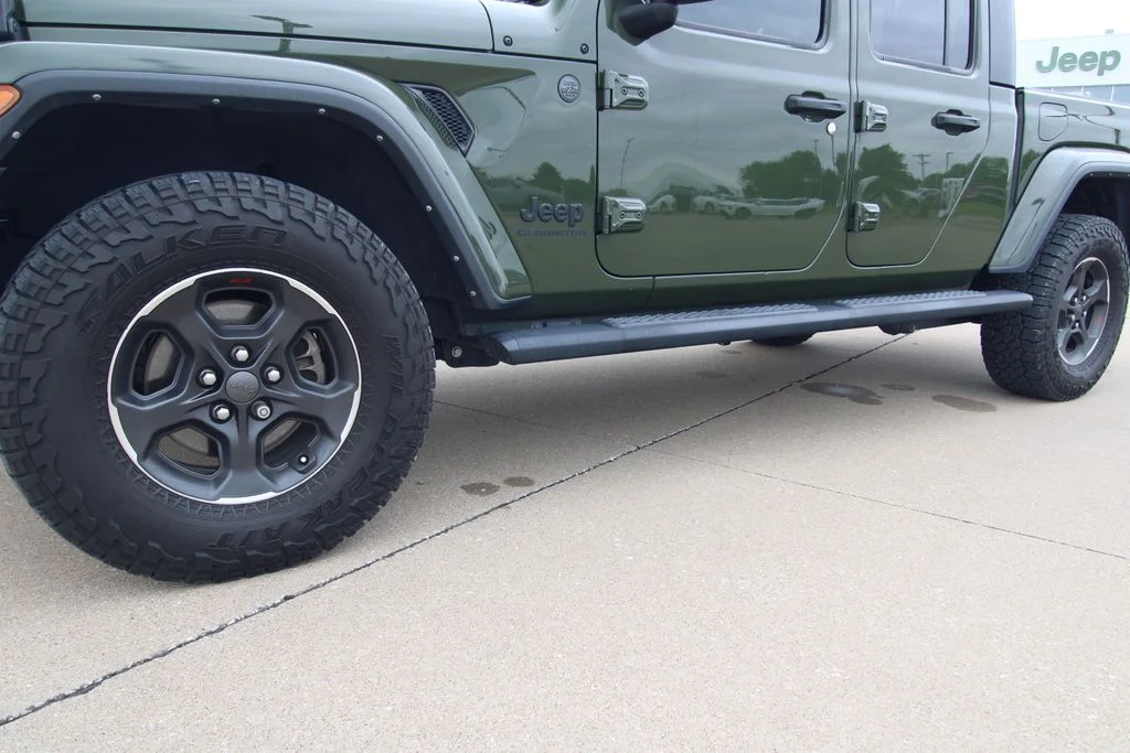 Used 2022 Green Jeep Sport image 10