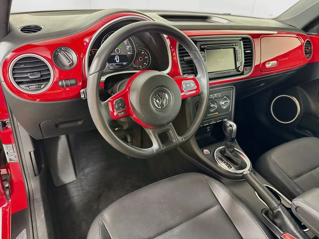 Used 2012 Red Volkswagen 2.5L image 9