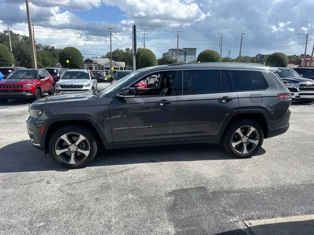 Used 2023 Gray Jeep Limited image 5