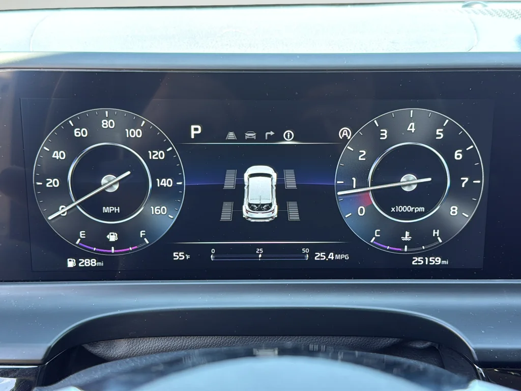 Used 2024 White Kia S image 12