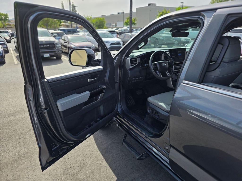 2025 Toyota Tundra Limited - Photo 40
