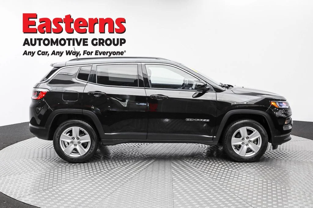 Used 2022 Black Jeep Latitude image 4