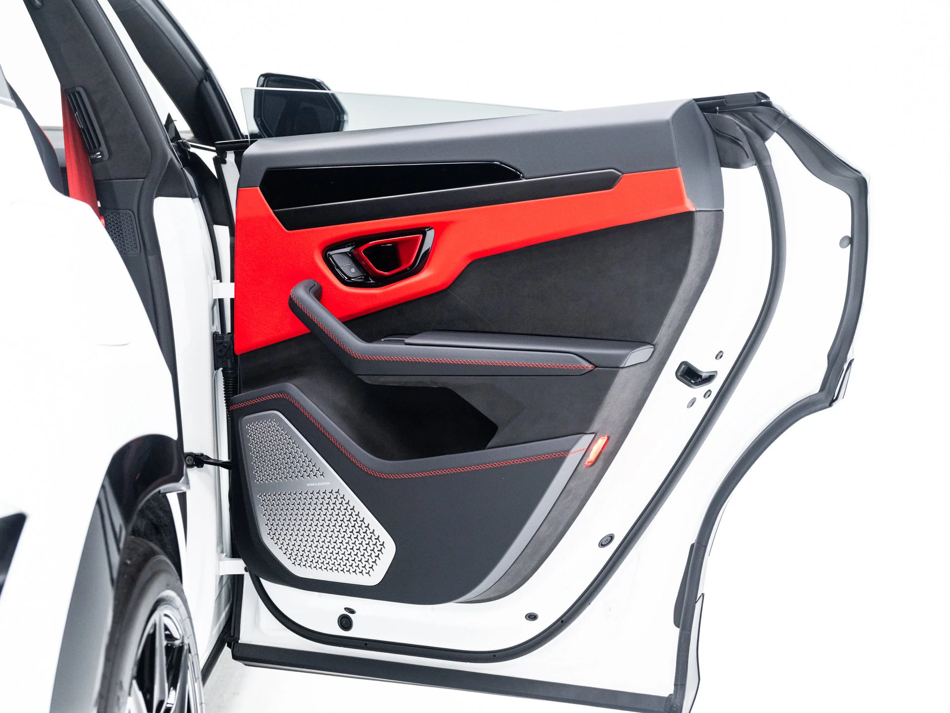 Used 2025  Lamborghini SE image 68
