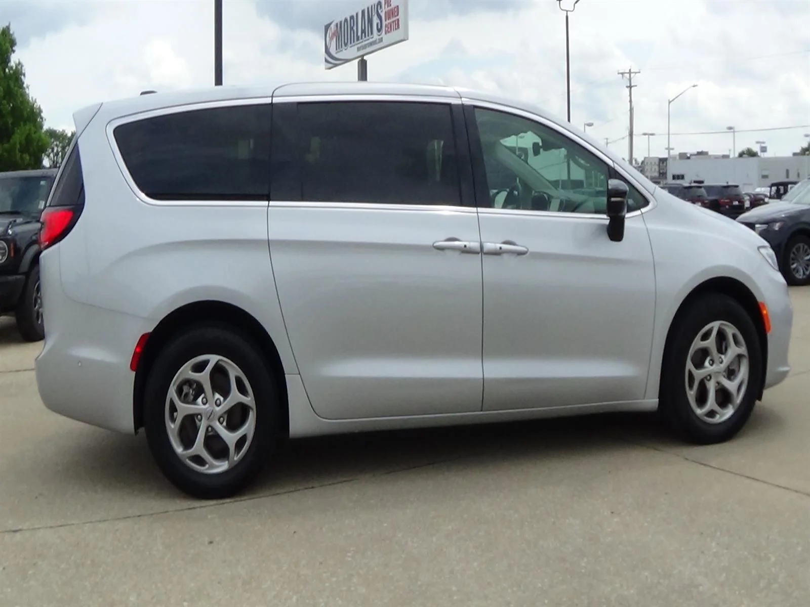 Used 2024 Silver Mist Clear Coat (pse) Chrysler Limited image 5