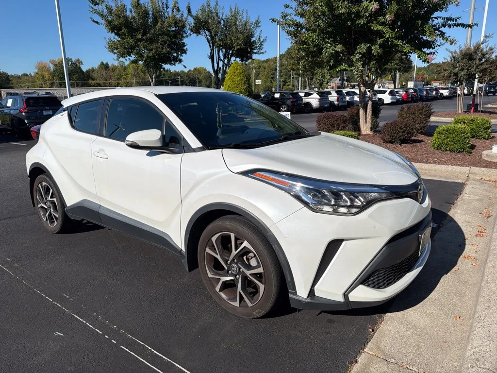 2022 Toyota C-HR LIMITED SUV Slide 2