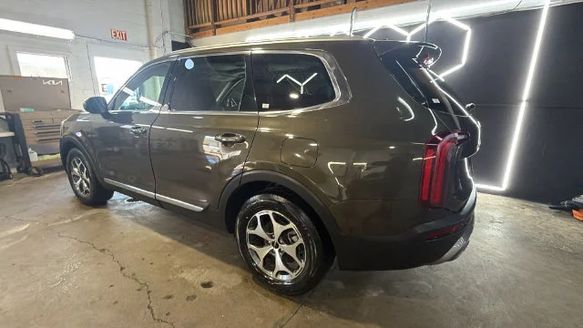 Used 2022 Green Kia EX image 3