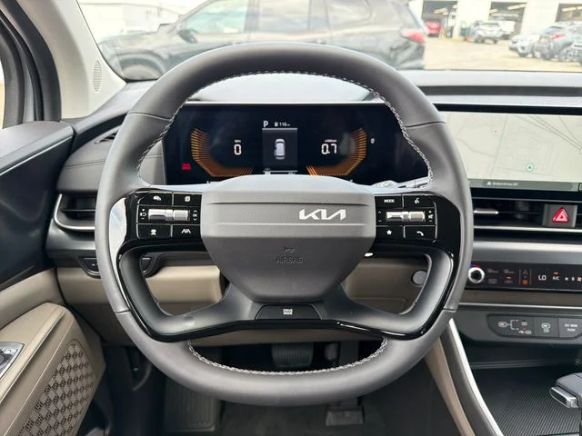 2027 Kia Carnival LX - Photo 10