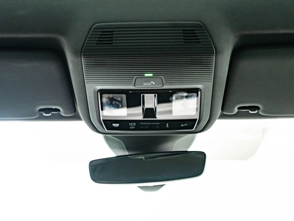 Used 2023 Opal White Volkswagen Pro S image 38