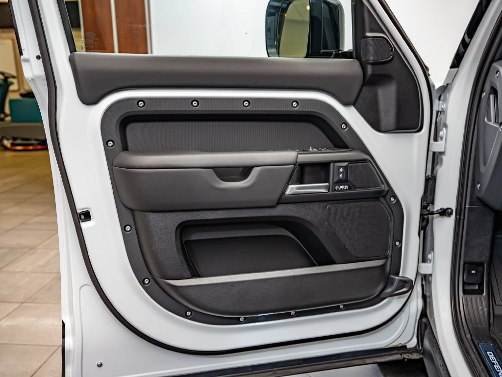 New 2026 Fuji White Land Rover X-Dynamic SE image 18
