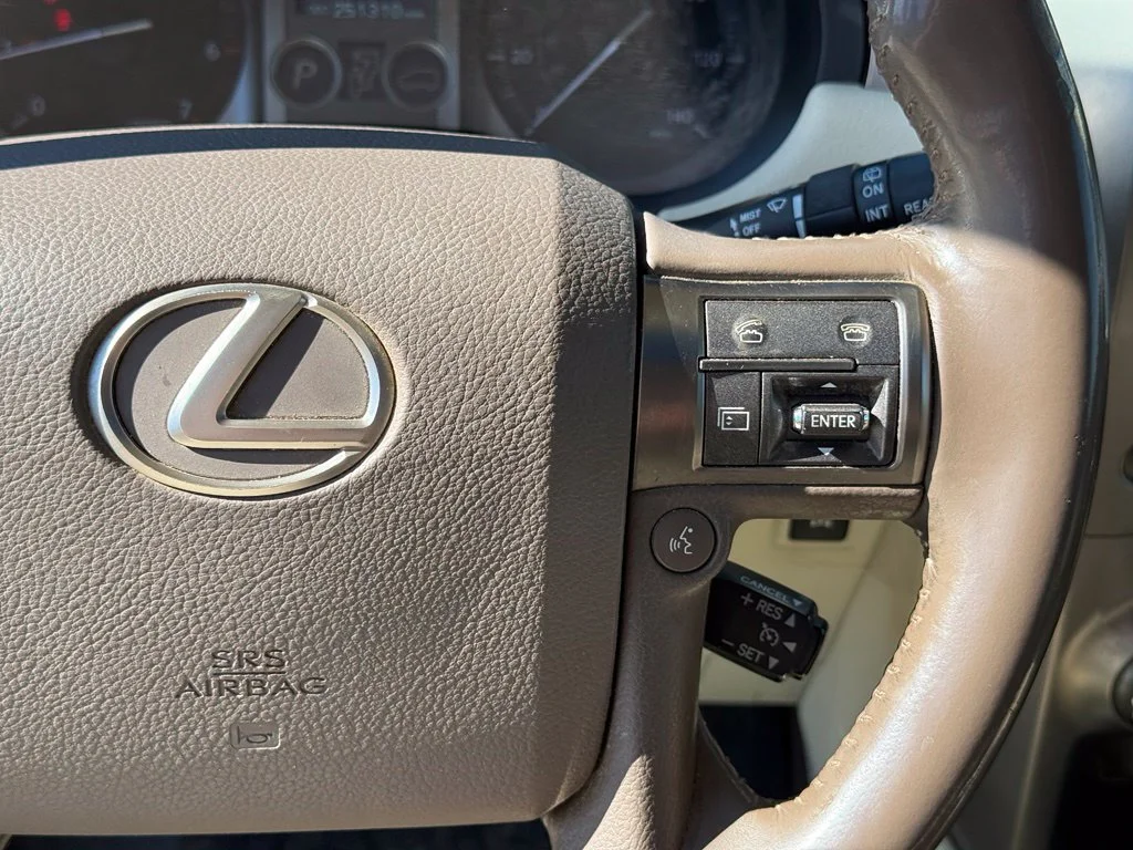 Used 2015 White Lexus 460 image 16