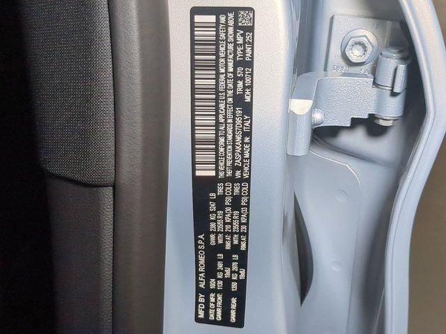 New 2025 Moonlight Gray Metallic Exterior Paint Alfa Romeo  image 29