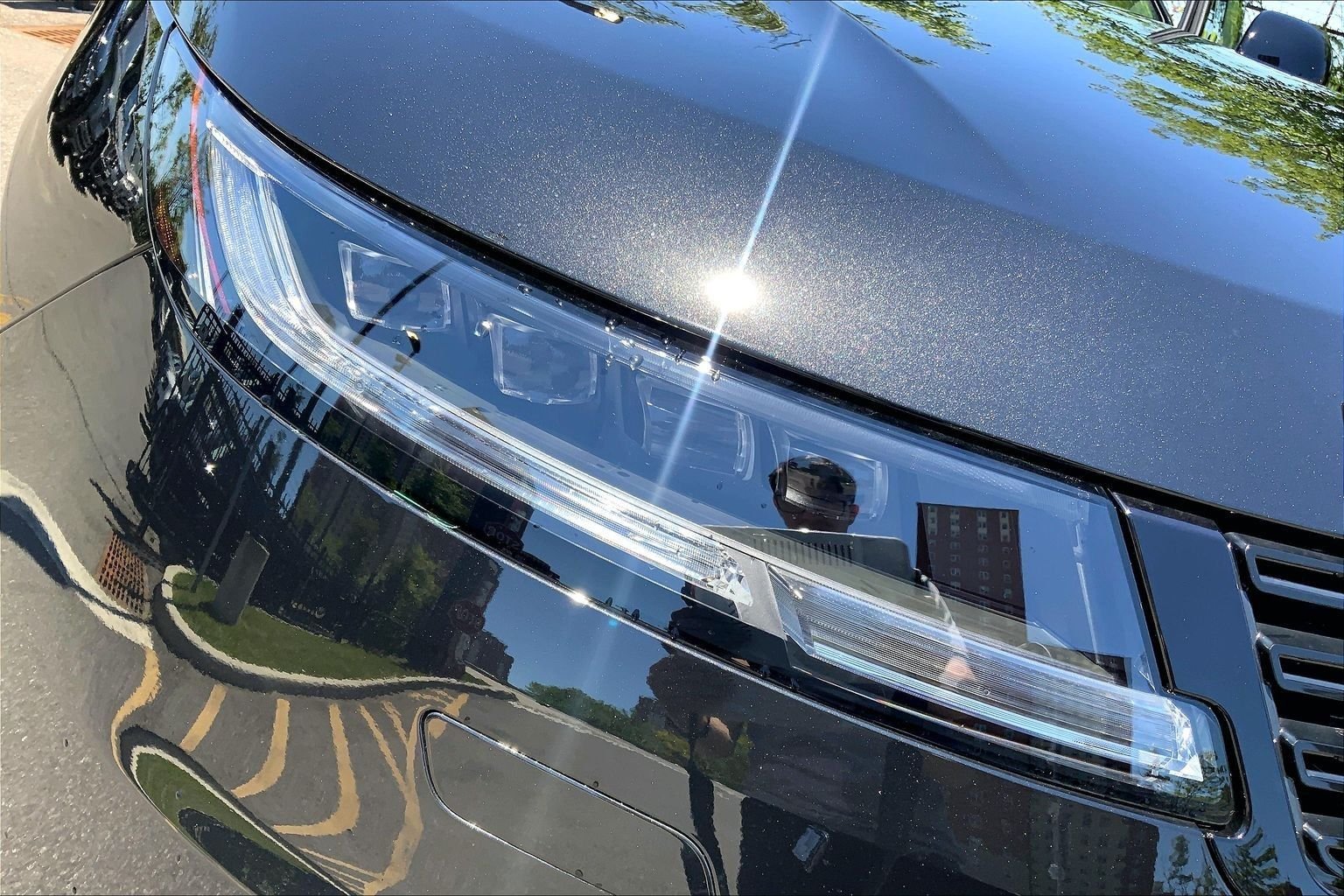 New 2026 Santorini Black LAND ROVER Dynamic SE image 13