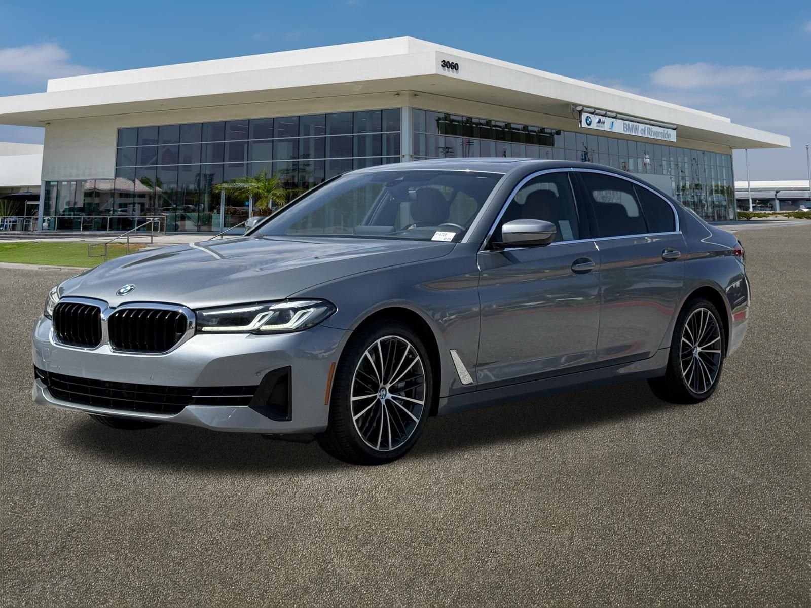 Certified Used 2023 Skyscraper Grey Metallic BMW 540i image 4