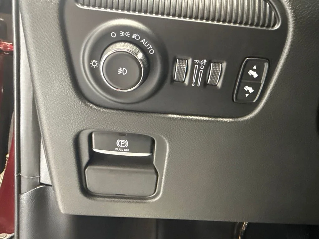 Used 2022 Red Jeep Series II image 17