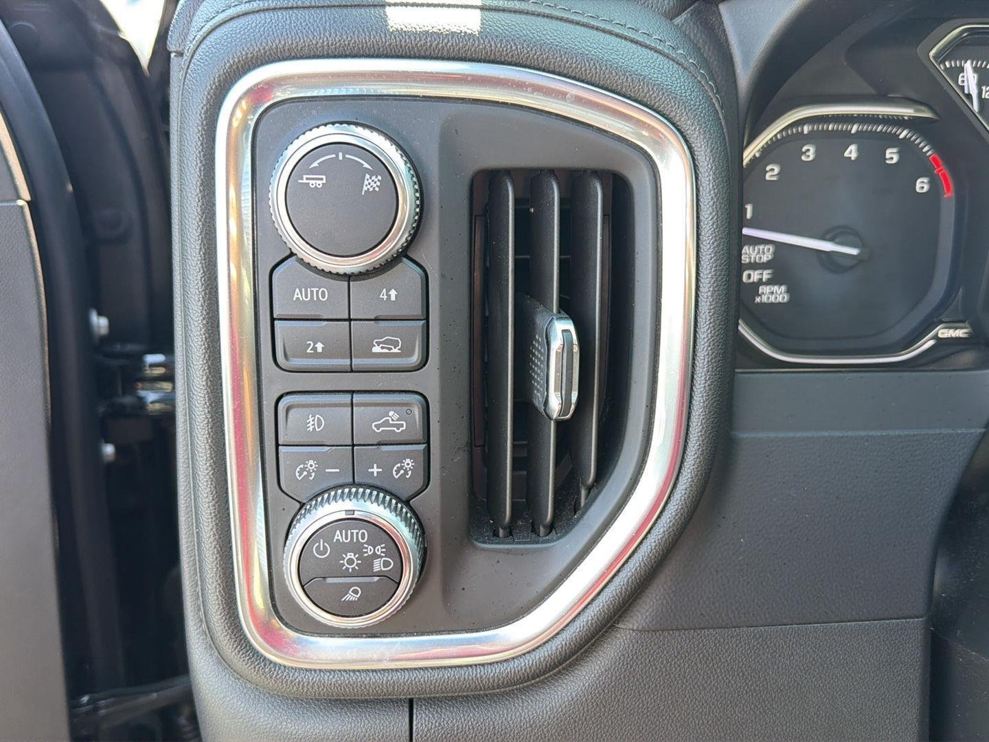 Used 2019 Onyx Black GMC SLT image 19