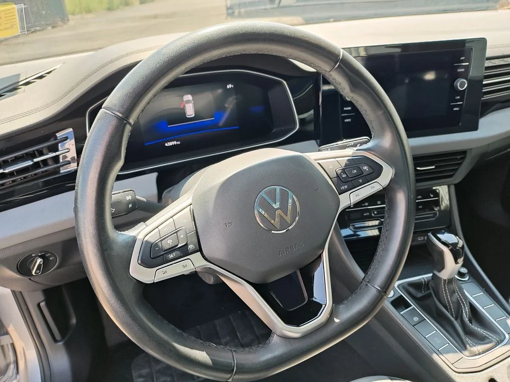 2025 Volkswagen Jetta SE - Photo 15