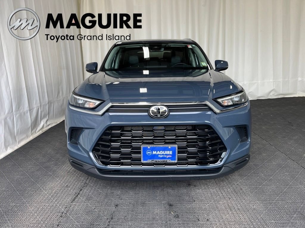 Used 2024 White Toyota XLE image 33