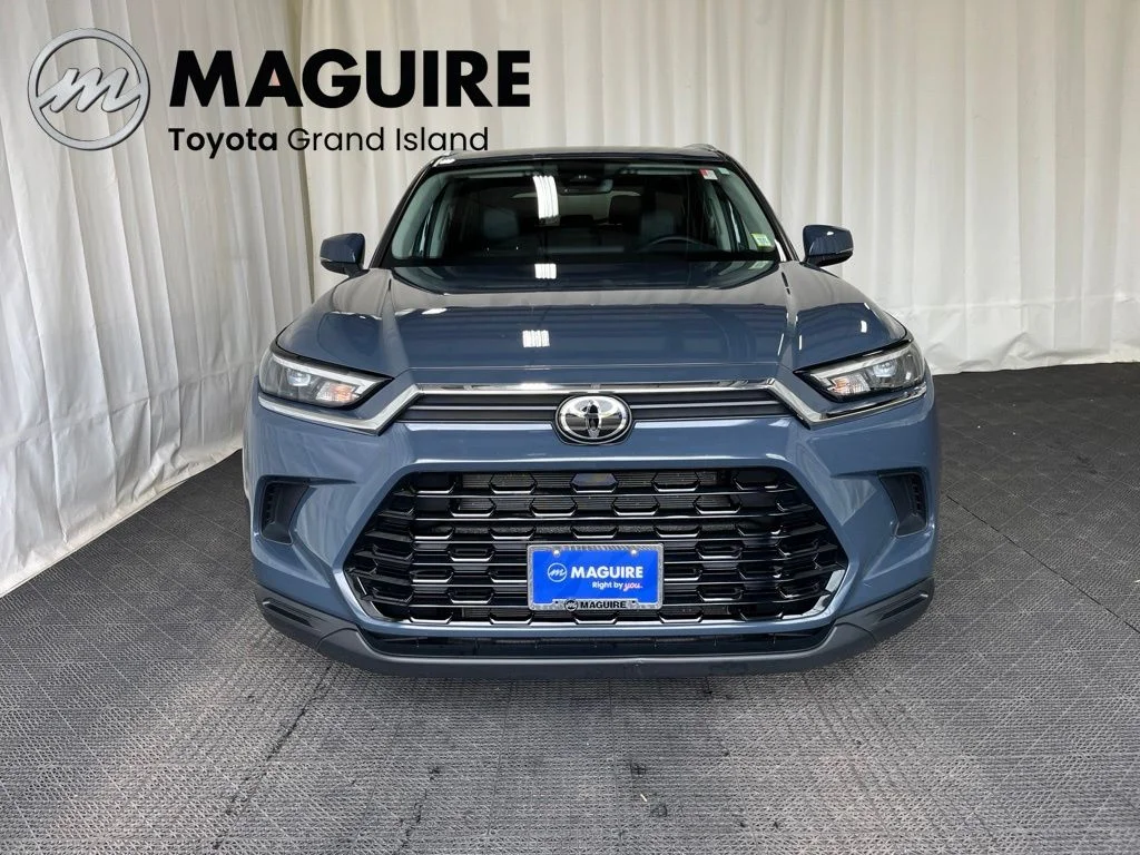 Used 2024 White Toyota XLE image 33