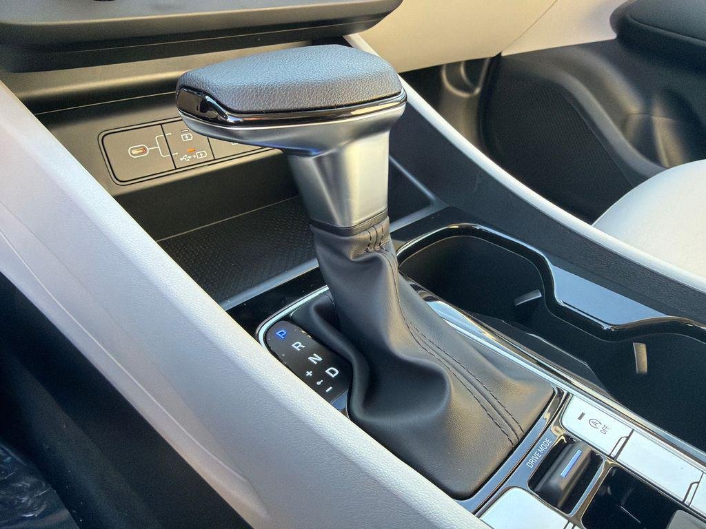 New 2026 Black Hyundai SE FWD image 30