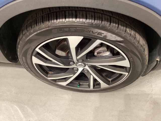 Used 2021 Blue Volvo R-Design image 28