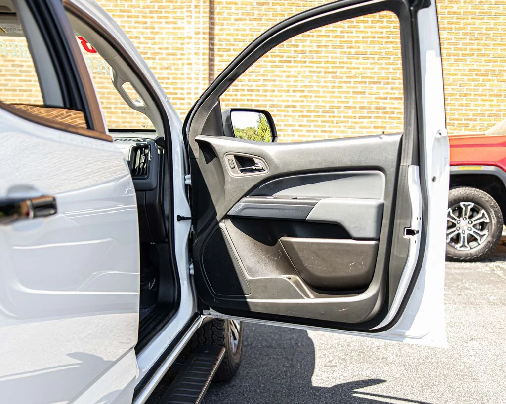 Used 2022 White Chevrolet Z71 image 37