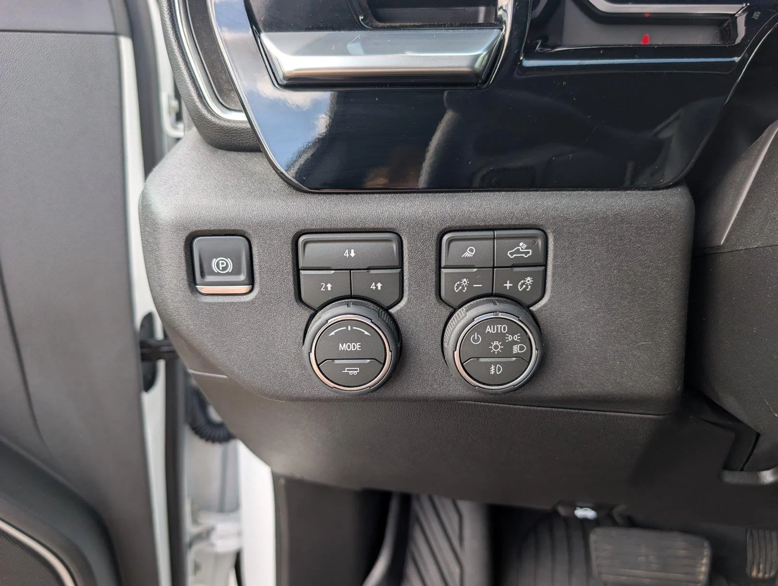 Used 2026 Summit White Chevrolet LT image 28
