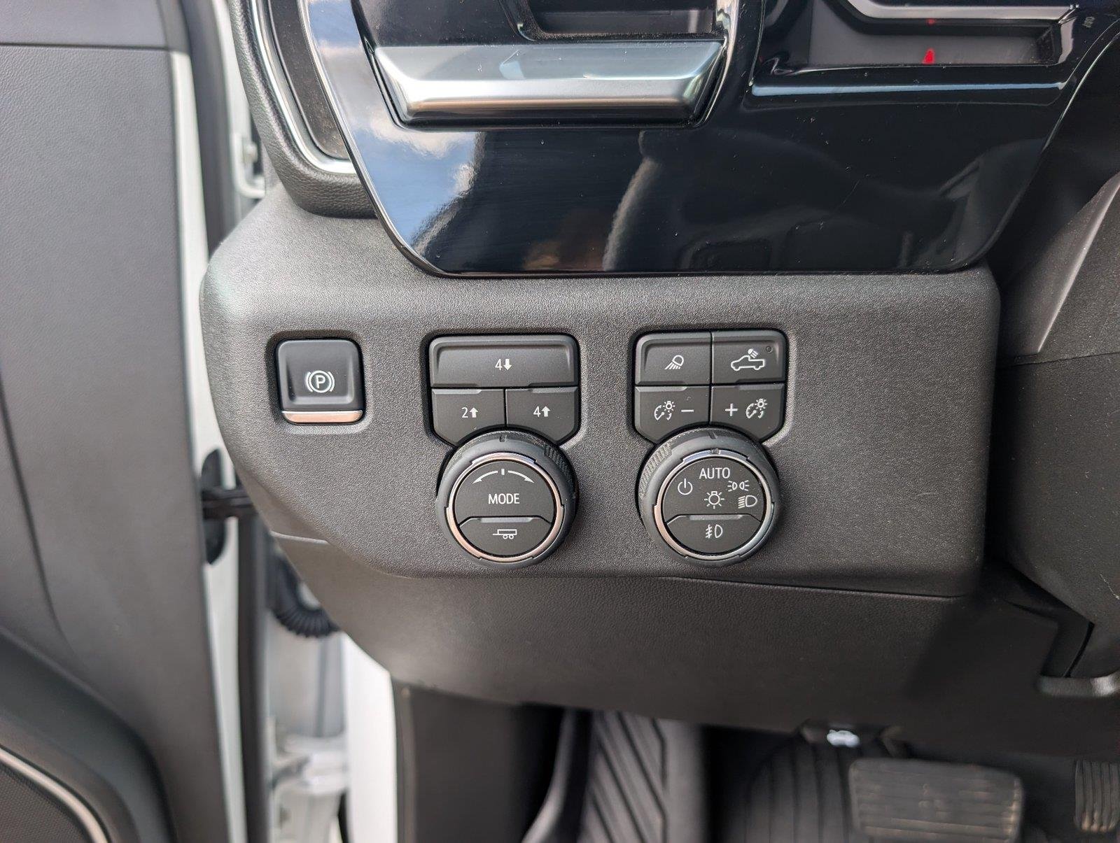 Used 2026 Summit White Chevrolet LT image 28