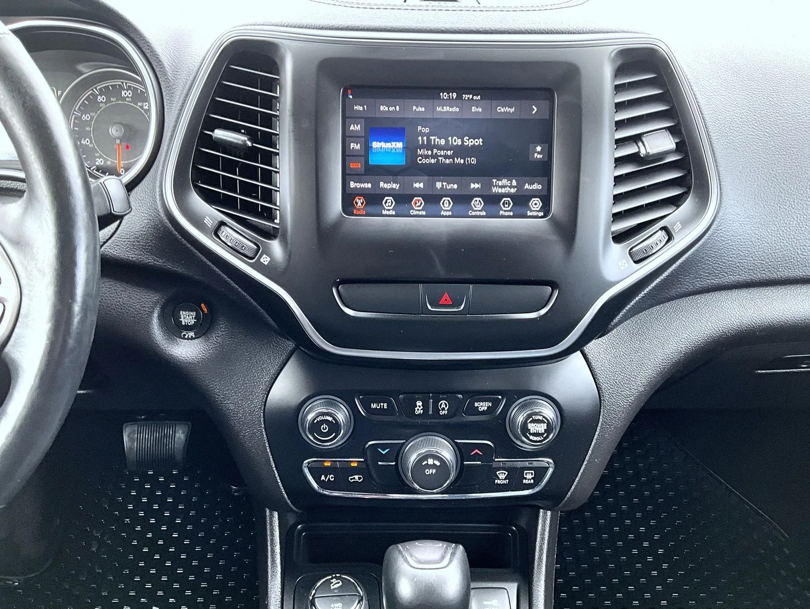 Used 2019 Gray Jeep Latitude Plus image 14