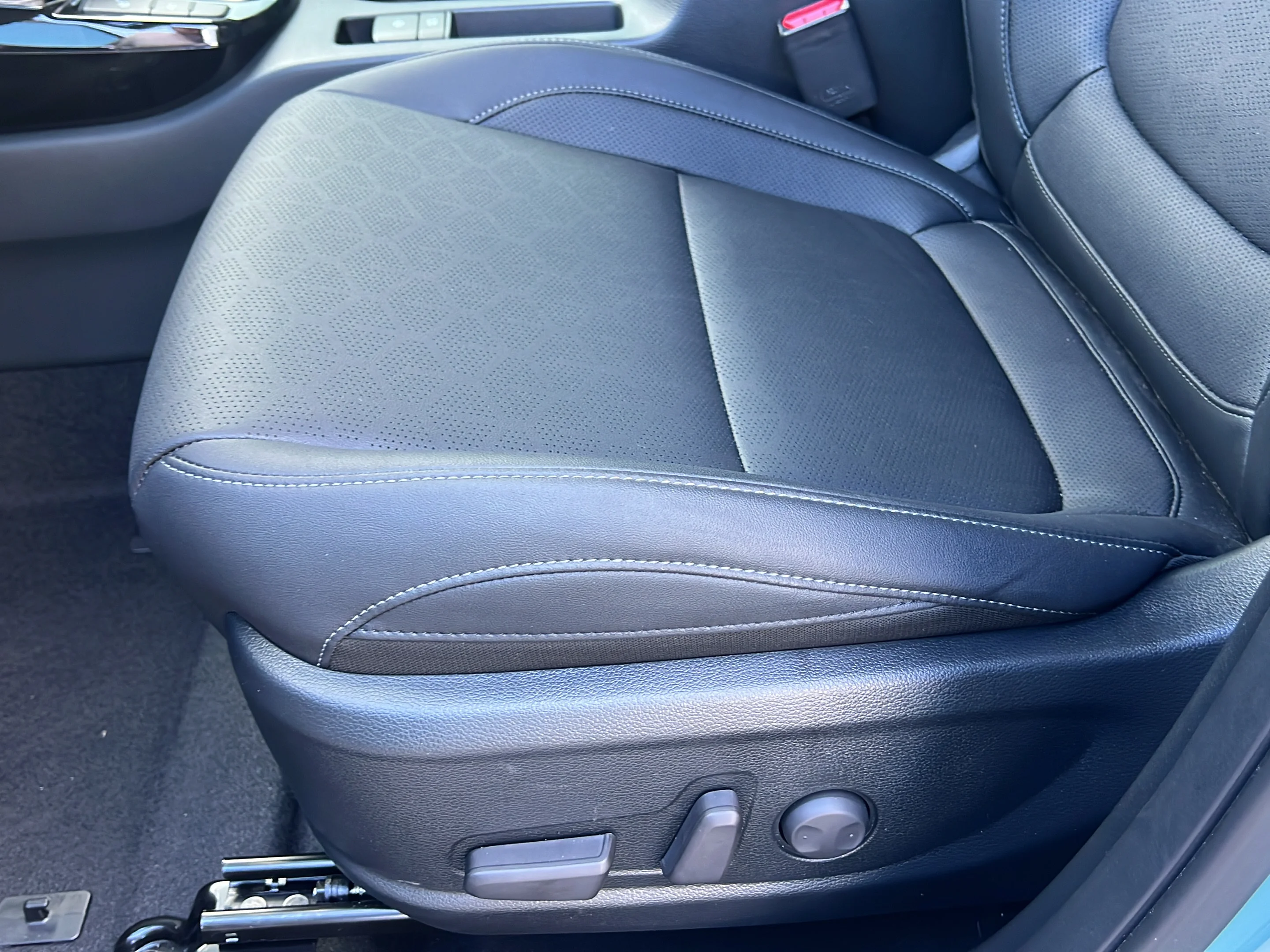 Used 2026 Pluton Blue/Black Roof Kia SX image 14