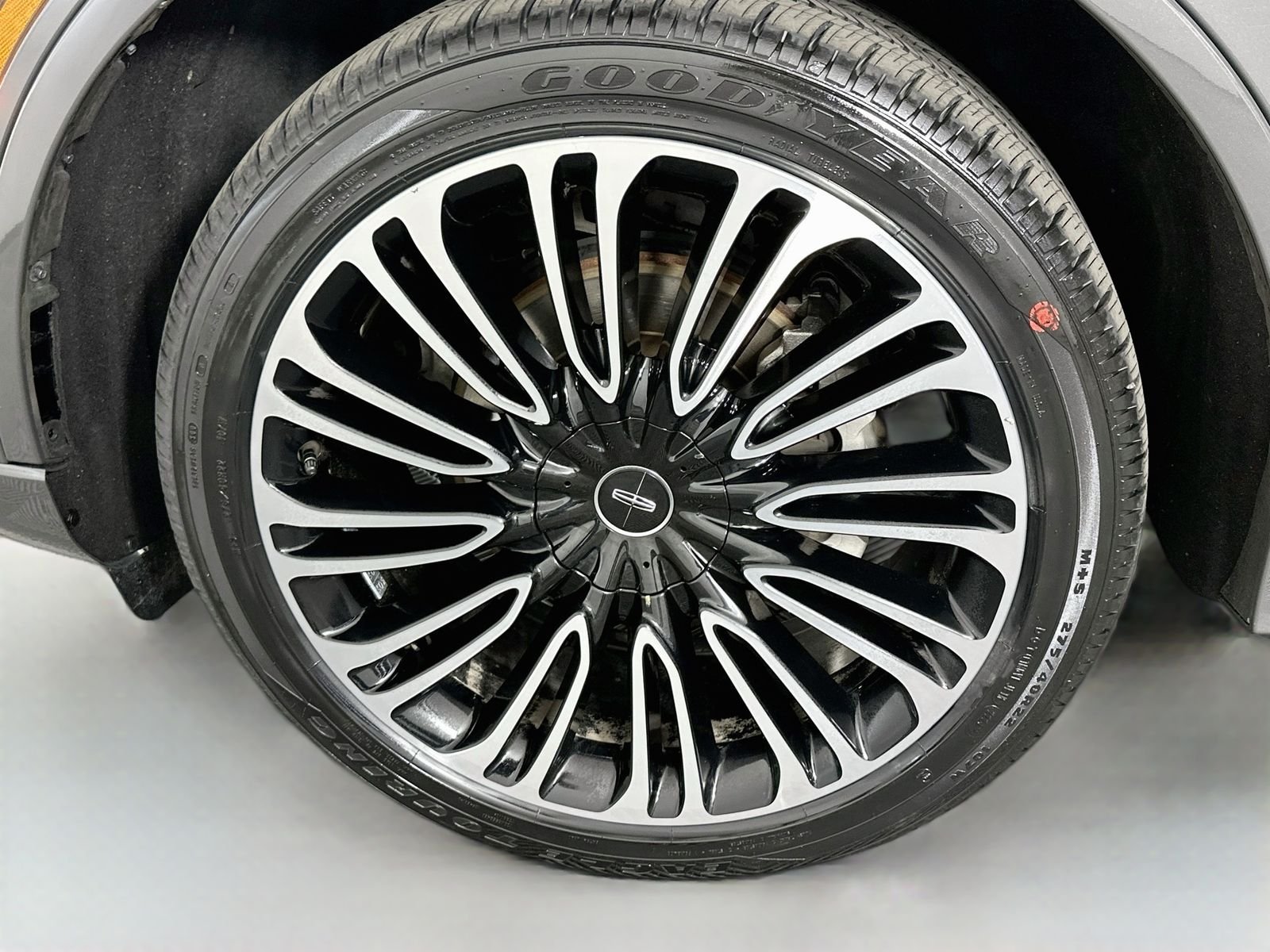 Used 2022 Chroma Caviar Dark Gray Metallic Clearcoat Lincoln Black Label image 32