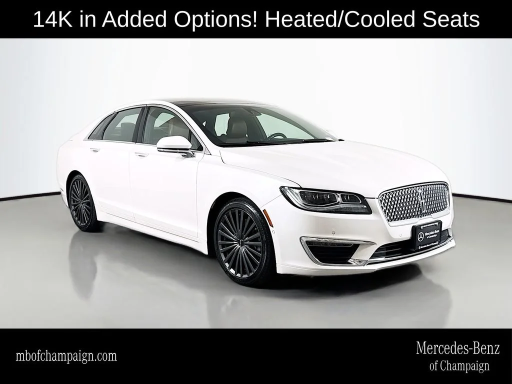 Used 2017 White Lincoln Reserve image 1