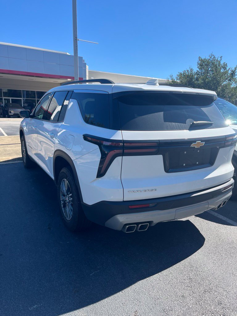 Used 2025 White Chevrolet LT image 3