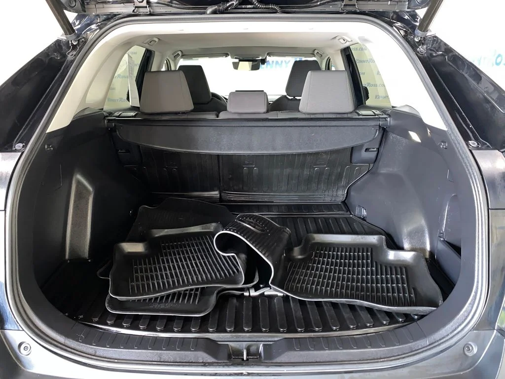 Used 2022 Black Toyota XLE image 18