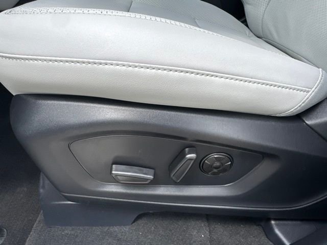 New 2026 Star White Metallic Tri-Coat Ford Platinum™ image 17