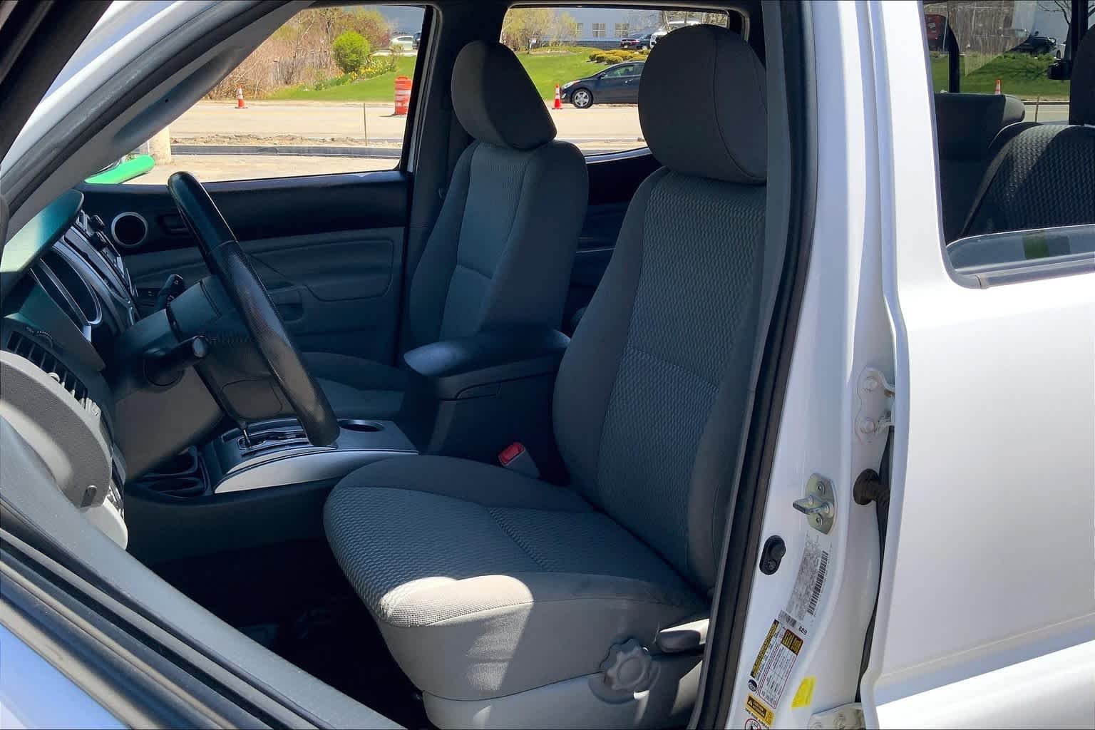Used 2013 Super White Toyota  image 9
