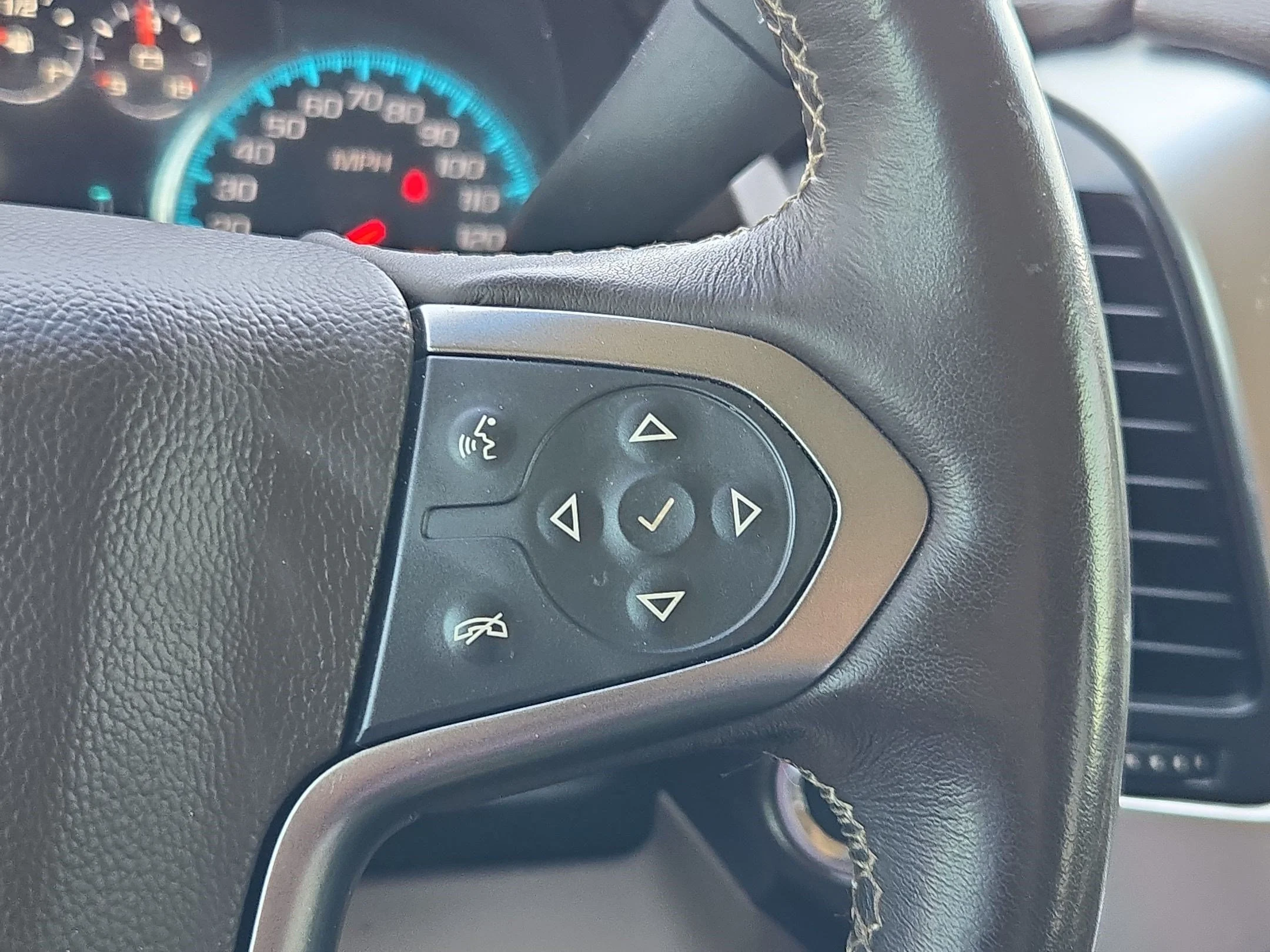 Certified Used 2019 Iridescent Pearl Tricoat Chevrolet Premier image 16
